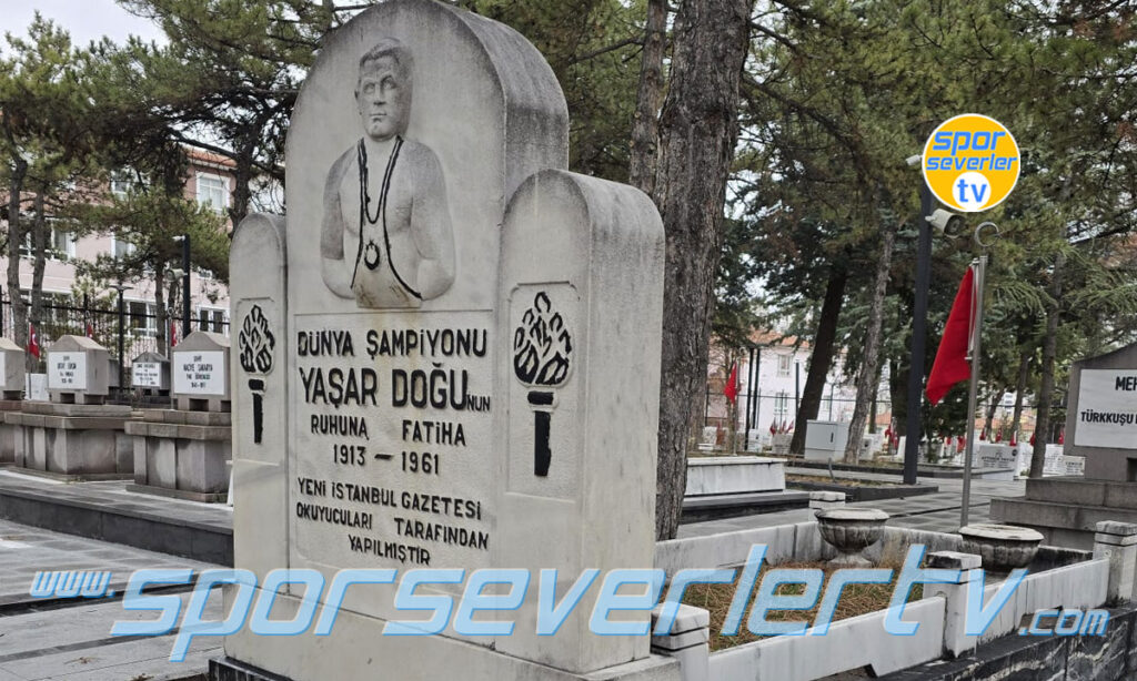 Efsane Yaşar Doğu kabri başında dualarla anıldı